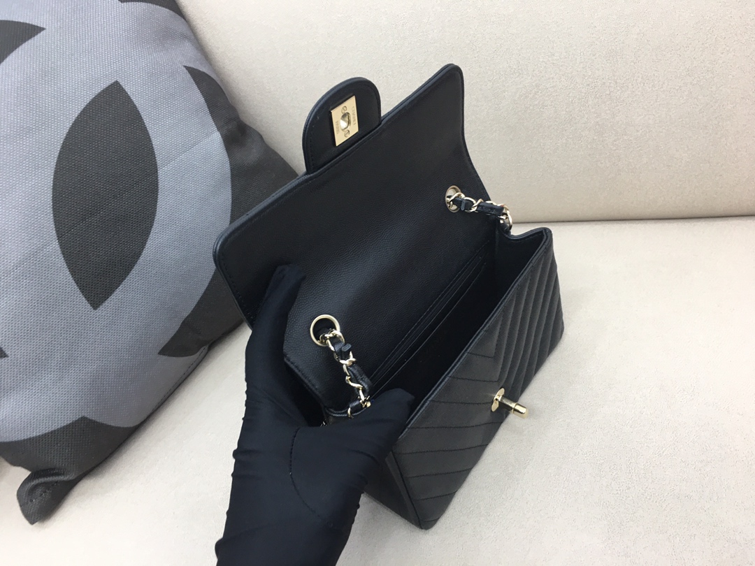 Small Classic Flap Caviar Bag A01116 Black/Gold